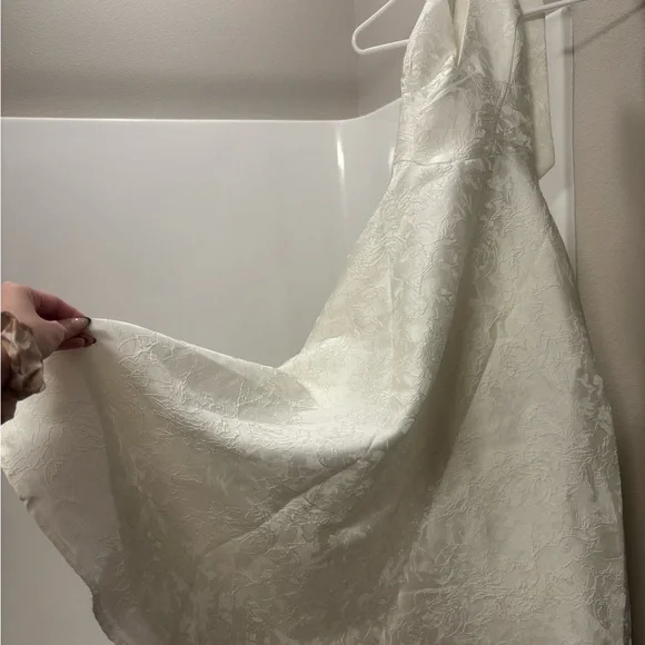 Cider Ivory Jacquard Halter V-Neck Midi Dress - Picture 12 of 15